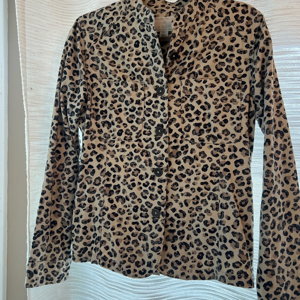 Caslon leopard print lightweight jacket.  SizeM 24” length.